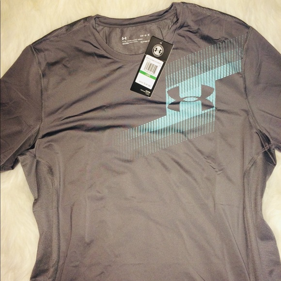 Under Armour Other - Under Armour Silver Shimmer Short Sleeve Men’s LG